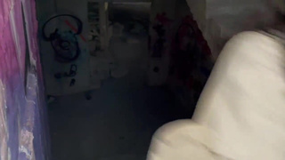 Или отсосёшь мне на крыше, или отшлёпаю — выбирай, обворожительная