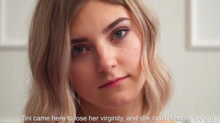 Русская девственница впервые трогает конец и трахается