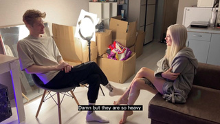 Сама говорит, что не такая и грузчикам не сосёт, а болт уже в руке