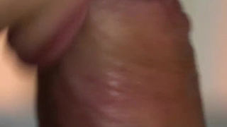 Ближе некуда — сосёт и красиво хуй ласкает, а я за минуту кончаю