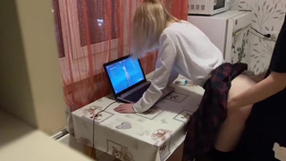 Ремнём её херачу и хер вставляю — а ей похую, она в Геншин играет