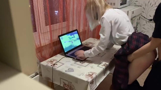 Ремнём её херачу и хер вставляю — а ей похую, она в Геншин играет