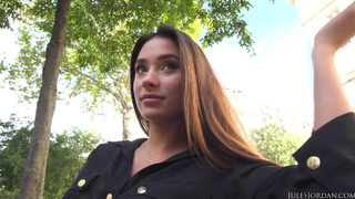 Прогулка по Парижу закончилась сексом на свидании с русской девченкой Liya Silver