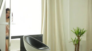 Утренняя мастурбация перешла в горячий секс с молоденьким романтиком