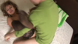 Парни из Казани вдвоем поимели выпившую Аню в капронках