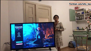 Русская зрелка Lolly Lips лишает девственности сыночка