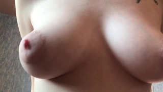 Русская особа не побрезговала и взяла в ротик писюн после секса в задницу