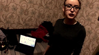 Заставил взять в ротик и потрахаться русскую тёлку