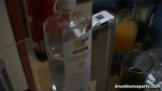 Сношает подружайку после милой беседы на кухне