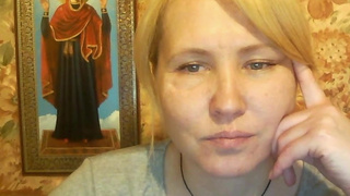 Пока благоверный на работе, вторая половинка показывает прелести по вебке