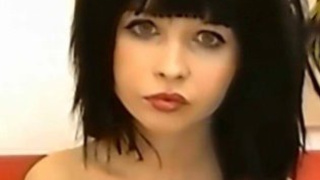 Русская девченка ебёт себя страпоном в тугой анал